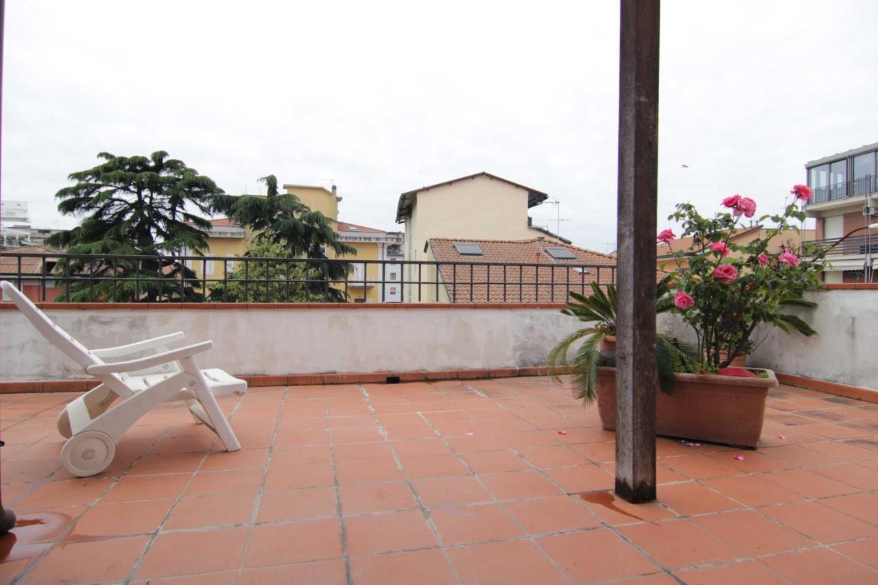 مارينا دي كارّارا L'Arrocco Bed And Breakfast المظهر الخارجي الصورة