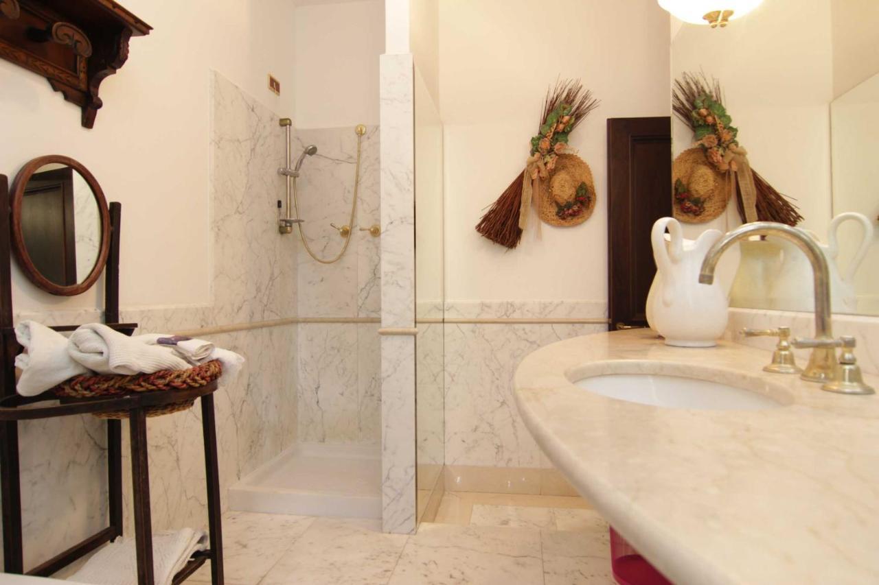 مارينا دي كارّارا L'Arrocco Bed And Breakfast المظهر الخارجي الصورة