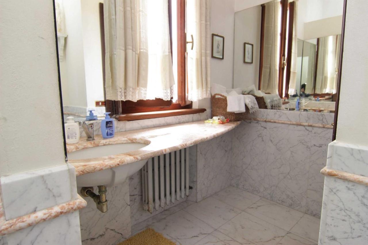 مارينا دي كارّارا L'Arrocco Bed And Breakfast المظهر الخارجي الصورة